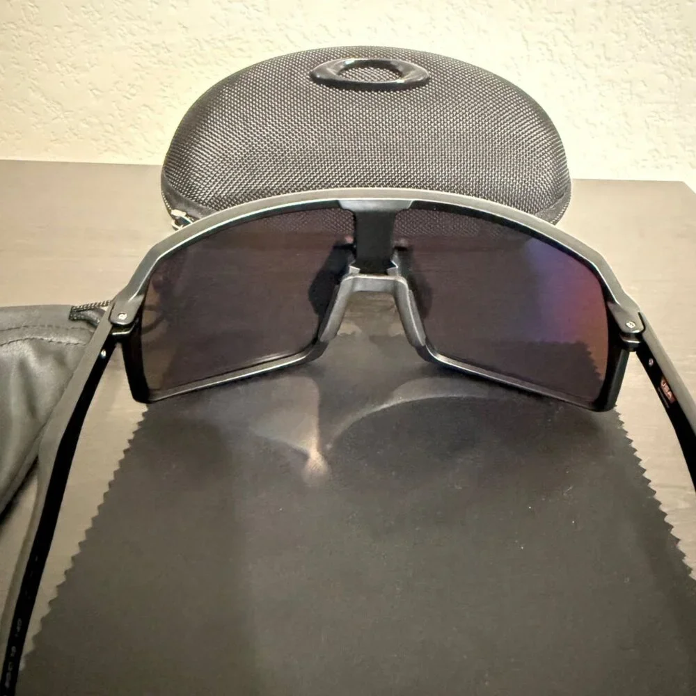 OO9406  Oakley SUTRO Black Matte Frame - Picture 5 of 7